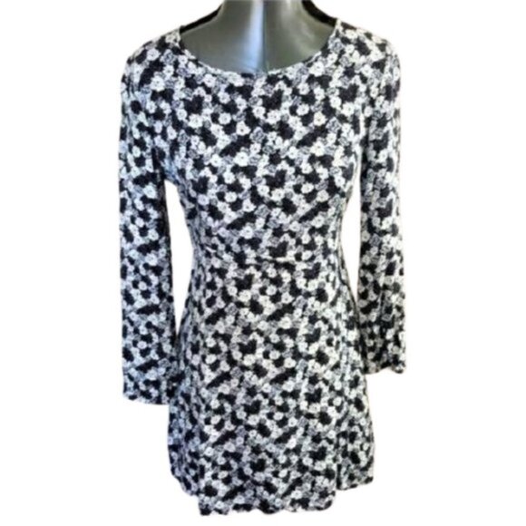 Cute Aritzia Talula floral print mini skater long sleeve tunic dress - Picture 2 of 7